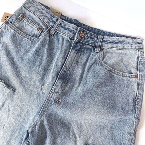 KSUBI NWT Chlo Wasted Slash Tapered Ankle Crop Jean in Faded Wash Size 31 - Picture 14 of 16